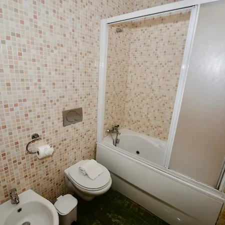 Apartment Pebble - 1 Bedroom Sleeps 5 With Pool & Tennis Court