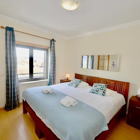 Pebble - 1 Bedroom Sleeps 5 With Pool & Tennis Court Daire São Martinho do Porto