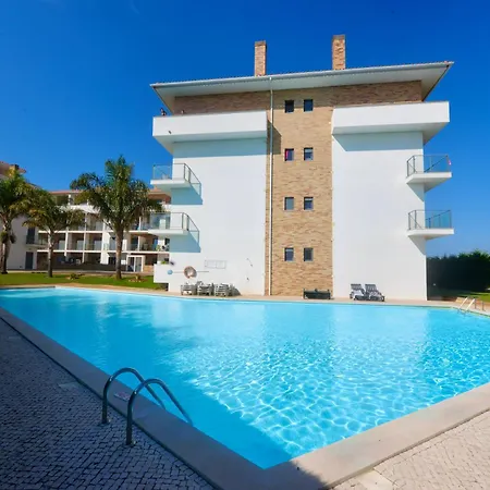 Pebble - 1 Bedroom Sleeps 5 With Pool & Tennis Court * Sao Martinho do Porto