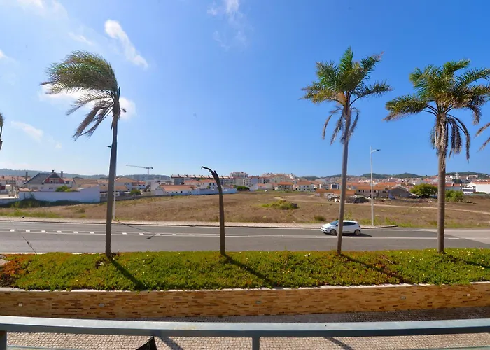 Pebble - 1 Bedroom Sleeps 5 With Pool & Tennis Court Daire São Martinho do Porto