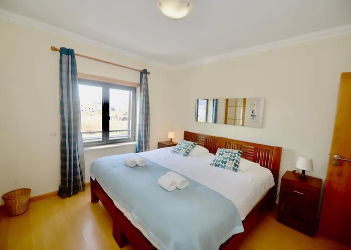 Pebble - 1 Bedroom Sleeps 5 With Pool & Tennis Court Daire São Martinho do Porto