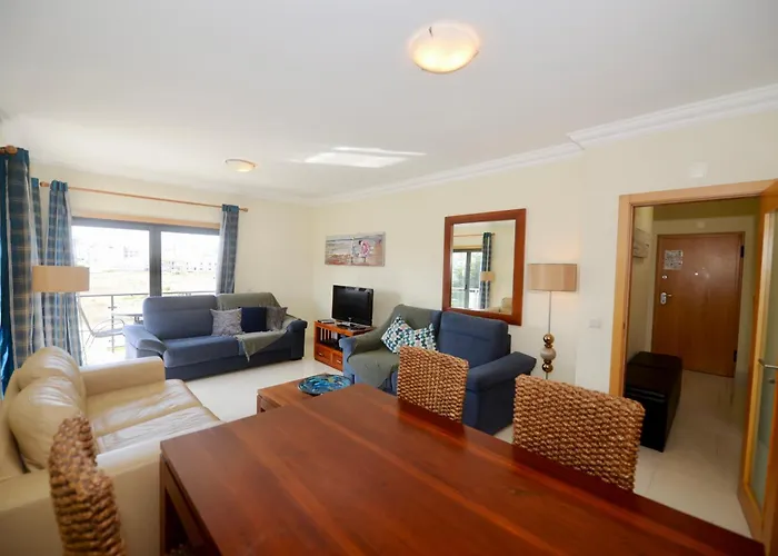 Pebble - 1 Bedroom Sleeps 5 With Pool & Tennis Court São Martinho do Porto