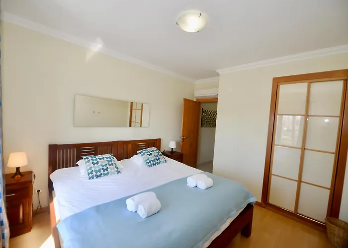 Pebble - 1 Bedroom Sleeps 5 With Pool & Tennis Court Daire